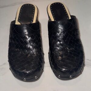 Bass NWOB Size 6.5M Black Leather Women's Clogs